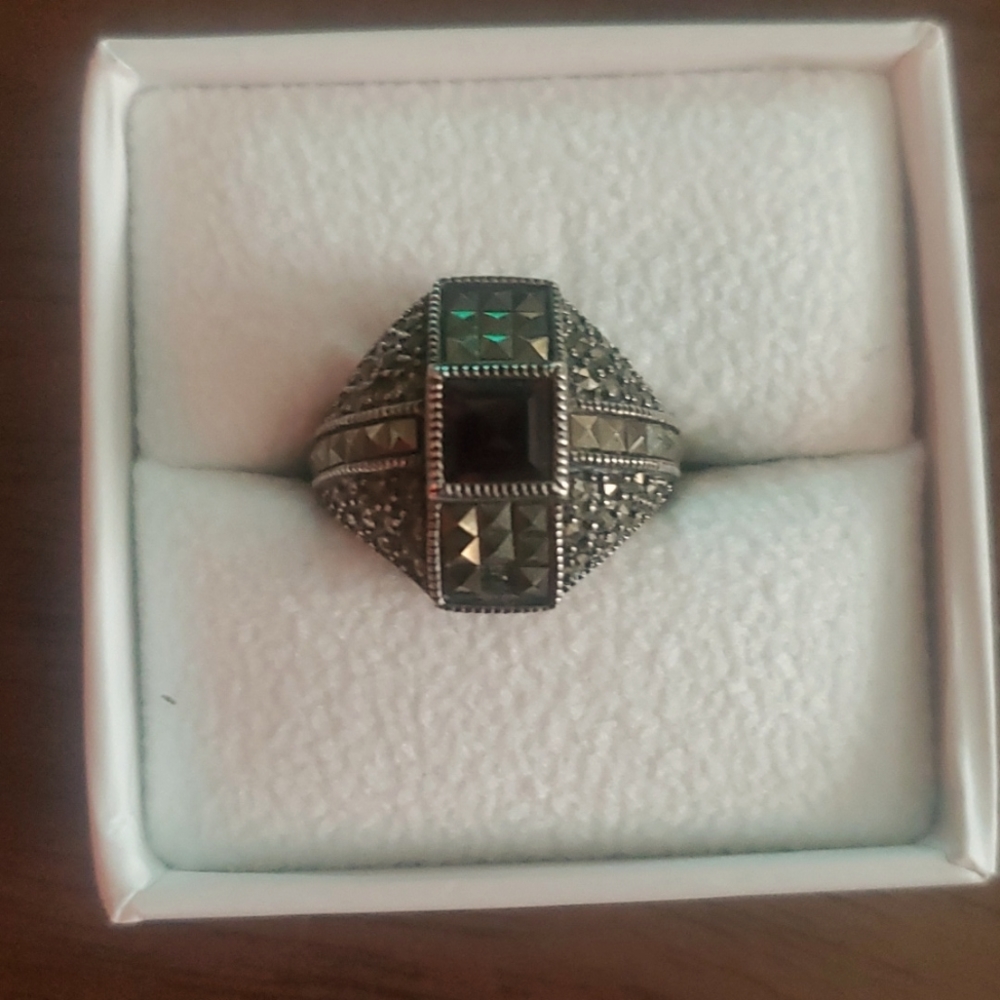 Sterling marcasite w Garnet ring size 7